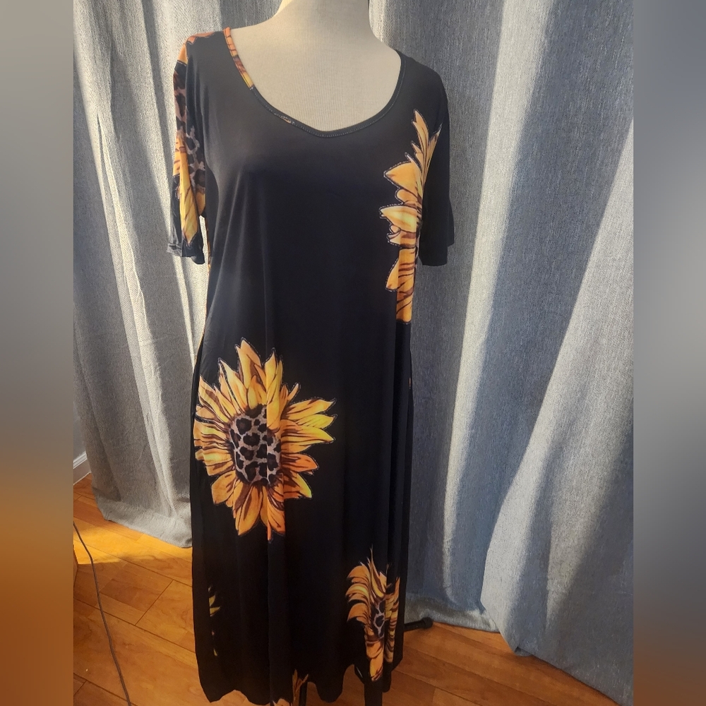 Yellow and Black Sleeveless Scoop Neck Maxi Sundress